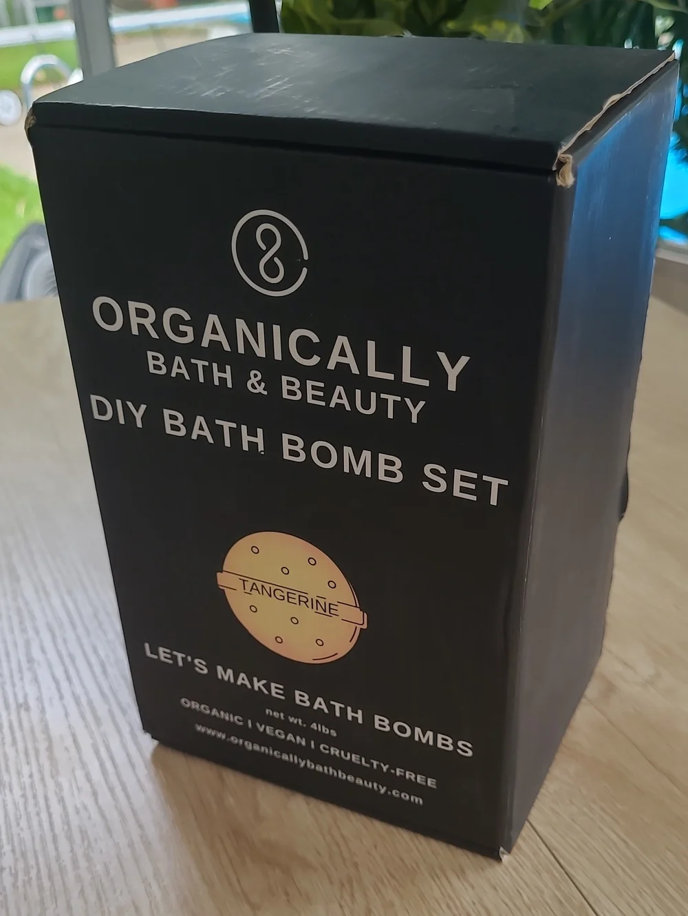 New in box! Organically Bath & Beauty DIY Tangerine Bath Bomb 5 piece gift set